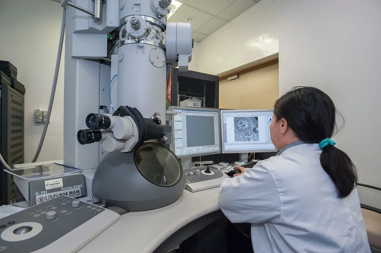 A quoi sert un microscope électronique à transmission ?
