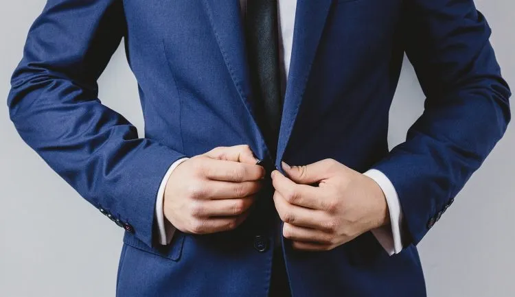 Huit éléments de style pour les hommes pour une bonne impression lors d’un entretien