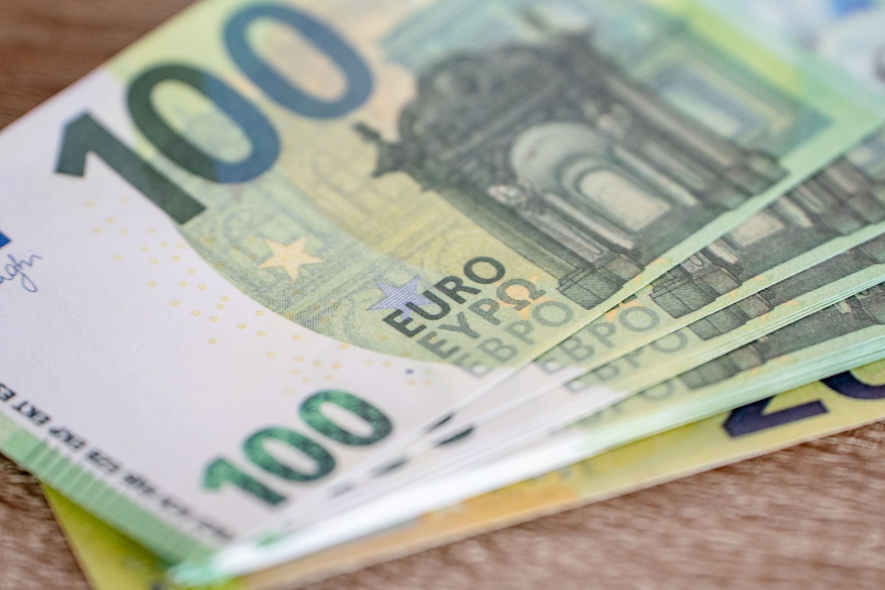 Salaire moyen en France en 2025 : zoom sur les inégalités de genre, d’âge et de territoire