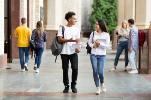 Études de droit : les clés pour réussir une carrière de juriste d'entreprise prometteuse