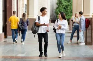 Études de droit : les clés pour réussir une carrière de juriste d'entreprise prometteuse