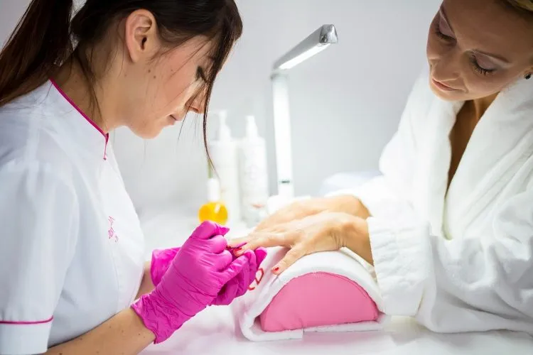 COMMENT DEVENIR PROTHÉSISTE ONGULAIRE ?