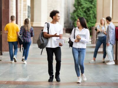 Études de droit : les clés pour réussir une carrière de juriste d'entreprise prometteuse