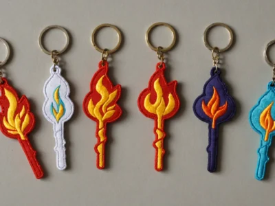 Les différents types de porte-clés flamme : tissu brodé, impression, PVC ou métal ?
